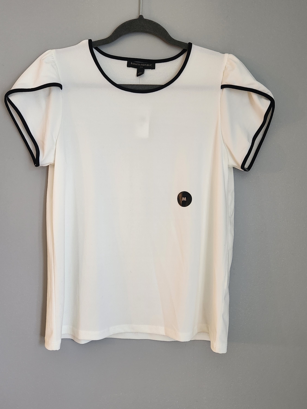 Banana Republic White Tulip Sleeve Tee with Black Piping